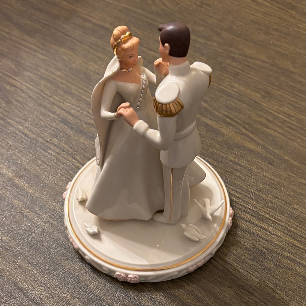 Lenox Disney Cinderella’s Wedding Day Cake Topper NEW